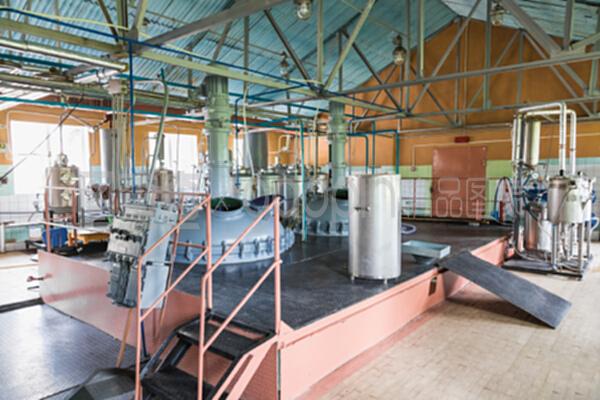 制藥和化學(xué)工業(yè)。工廠制造